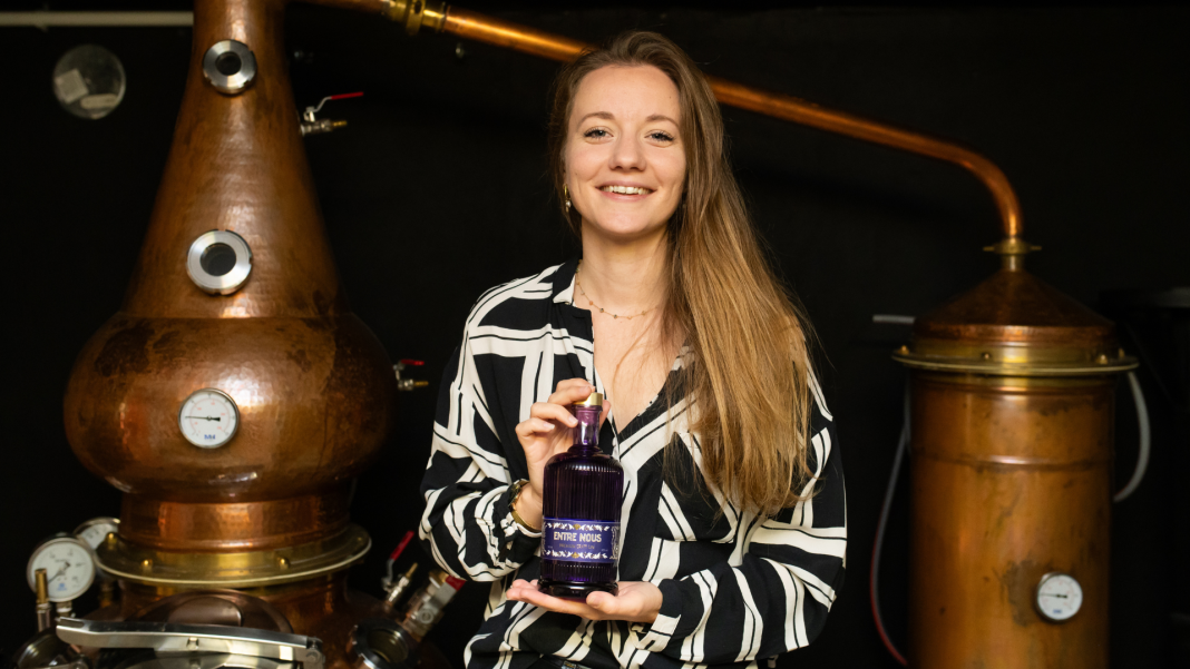 Inès Fortemps de Loneux, founder of Entre Nous Gin_1-EL-EL3_5386_copyrights_Entre Nous Gin_scaled Inès Fortemps de Loneux, founder of Entre Nous Gin