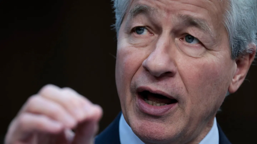 Under CEO Jamie Dimon, the bank’s aggressive new fees are a big escalation in the ongoing battle between financial services incumbents and challenger fintechs_copyrights Getty Images_scaled Under CEO Jamie Dimon, the bank’s aggressive new fees are a big escalation in the ongoing battle between financial services incumbents and challenger fintechs.