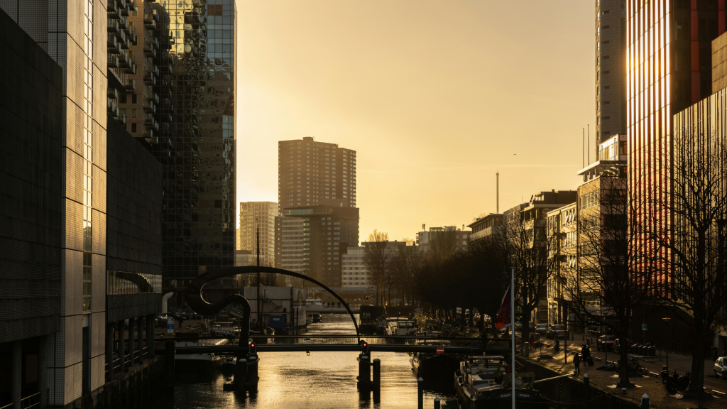 (Rotterdam. Photo © Bráulio Jardim / pexels)
